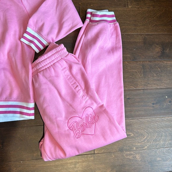 BARBIE Pink Sweatsuit Set Sweatpants Sweatshirt Pullover Hearts Varsity Sz XL - Picture 3 of 4